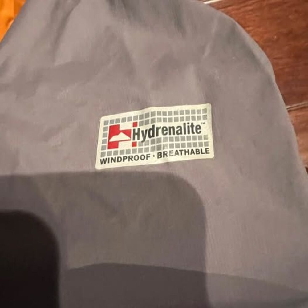 The North Face Boys Full Zip-Up Hooded Rain Windbreaker Jacket. - Picture 3 of 10
